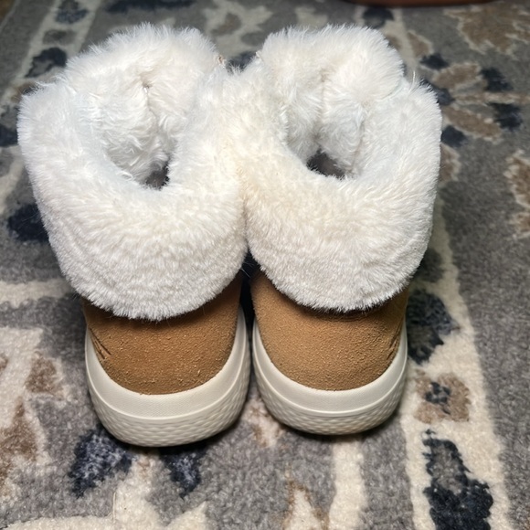 Skechers Winter Chill On-The-Go Water Repellent Suede Boots - Picture 3 of 6